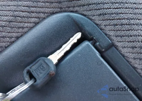 1997 Chevrolet K1500 Fleetside z USA, uszkodzony, nr VIN 1GCEK14R7VZ220768